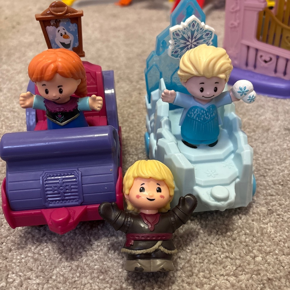 Disney Little People Frozen Elsa and Anna coaches